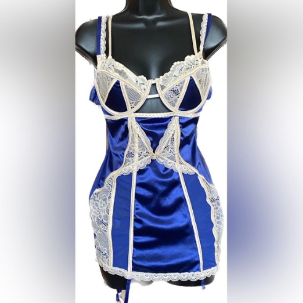 Collection  BLU/ CREM Lace and  Satin  Chemise - with issue,  *P1062